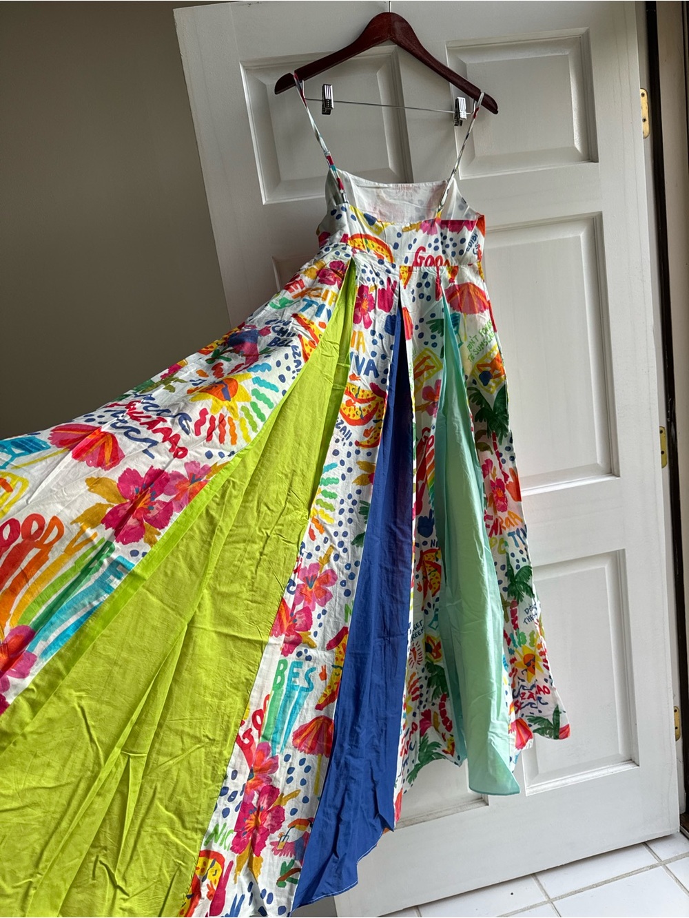 FARM Rio Multicolor Floral & Shell Print Maxi Dress with Pink Panel - Picture 6 of 6
